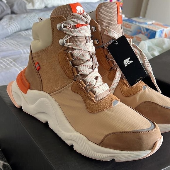 Sorel waterproof boot - Picture 7 of 9